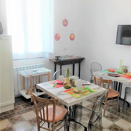 Deja Vu Apartment *